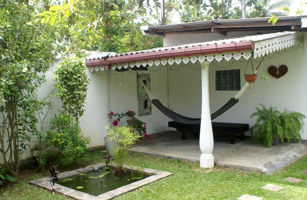 Lilly House Bed and Breakfast Unawatuna Exterior foto